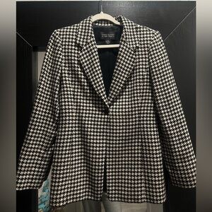 Women’s blazer size 4